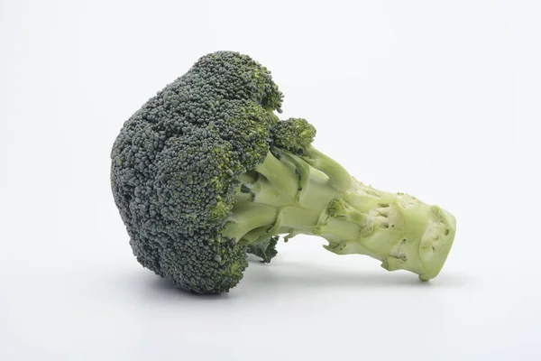 En rå broccoli — Stockfoto