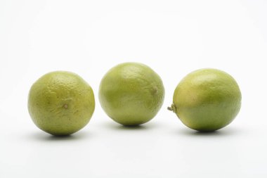 Beyaz arkaplanda kireç