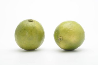 Beyaz arkaplanda kireç