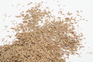 Beyaz arkaplanda kimyon