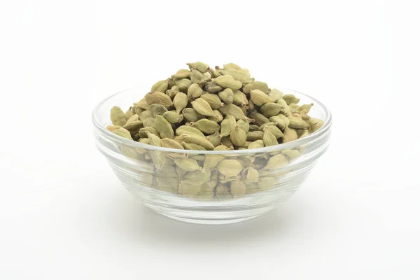 Cardamomo Uma Tigela Vidro Transparente Fundo Branco — Fotografia de Stock