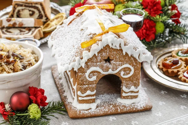 Casa Jengibre Decorada Con Hielo Decoración Festiva — Foto de Stock