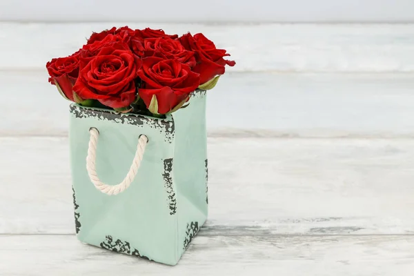 Rosas Rojas Dentro Caja Cerámica Romántico Arreglo Floral Decoración Del — Foto de Stock