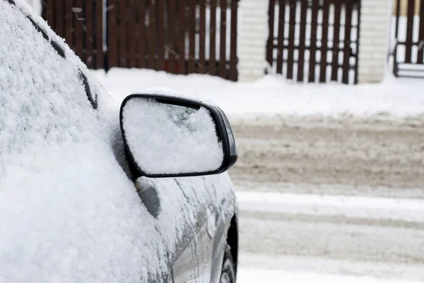 Vleugel Spiegel Onder Sneeuw Wintertijd — Stockfoto