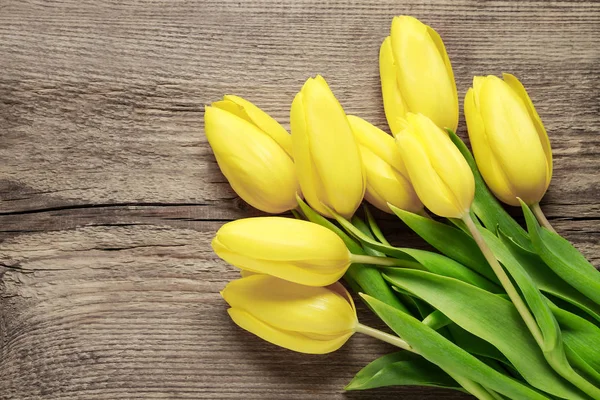Bei Tulipani Gialli Sfondo Legno — Foto Stock