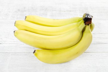 Ahşap üzerine muz. Sağlıklı gıda