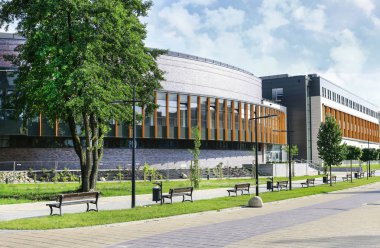 Jagiellon Üniversitesi. Polonya 'nın en eski üniversitesi, Orta Avrupa' nın en eski ikinci üniversitesi. Polonya, Krakow 'daki modern kampüs binaları.