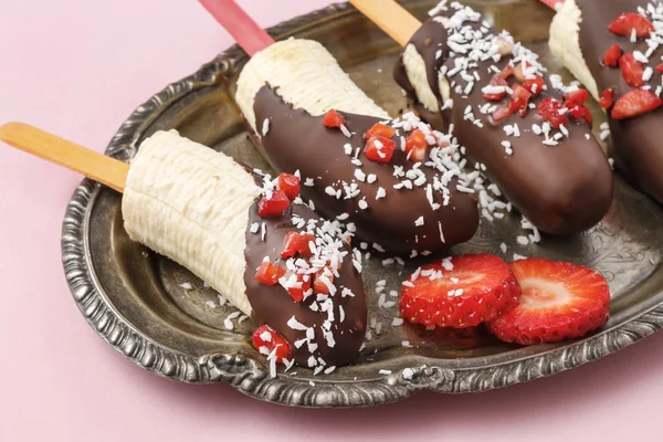 Chocolate Dipped Bananas Strawberries Coconut Flakes Party Dessert — Stock Photo, Image