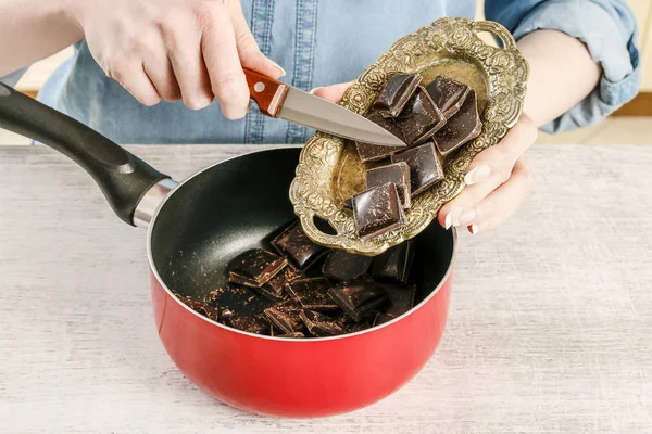 Cómo Hacer Plátanos Bañados Chocolate Decorados Con Fresas Copos Coco —  Fotos de Stock