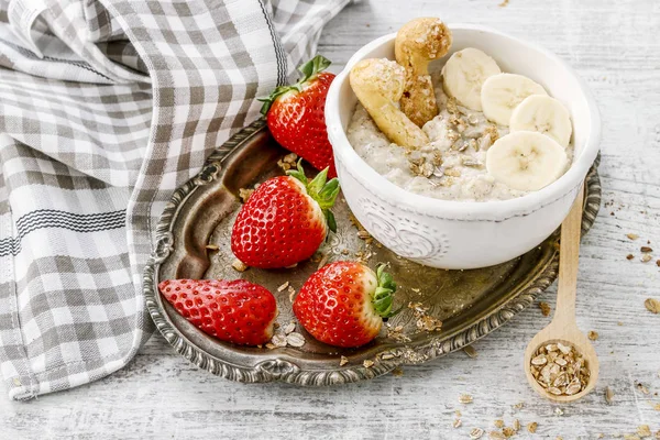 Porridge Bananas Strawberries Blueberries Healthy Food — Stock Photo, Image