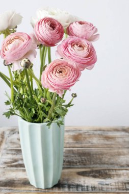 Pembe tipik çiçekler. Ev dekorasyonu