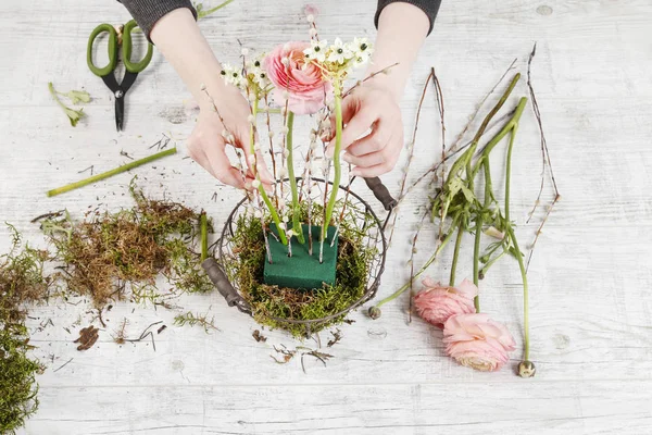 Květinářství Práci Jak Udělat Jednoduché Velikonoční Aranžmá Arabské Hvězda Ornithogalum — Stock fotografie