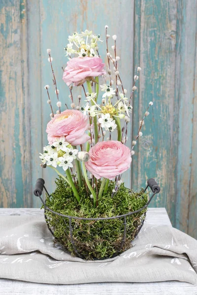 Bloemist Het Werk Hoe Maak Eenvoudig Pasen Floral Regeling Met — Stockfoto