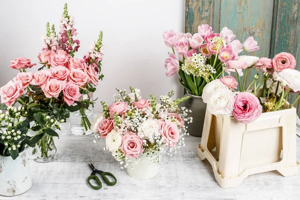 Bukett Blommor Och Blomsteraffär Tillbehör Hobby Tid — Stockfoto