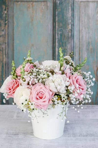 Strauß Von Rosen Matthiolen Und Hahnenfußblumen Postkartenmotiv — Stockfoto