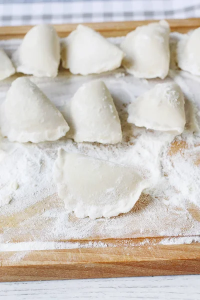 Dumplings Crudos Antes Hervir Agua Caliente Plato Tradicional — Foto de Stock