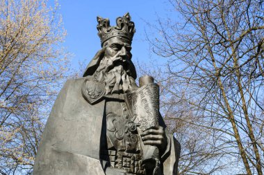 Skawina, Polonya-Nisan 02, 2017: Polonyalı Kral Casimir heykeli 