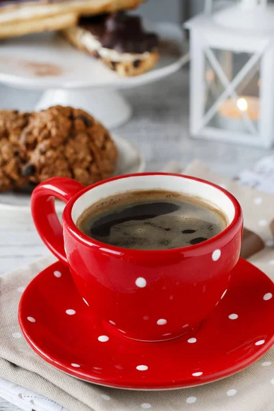 Cup of coffee and cookies — Stock Photo, Image