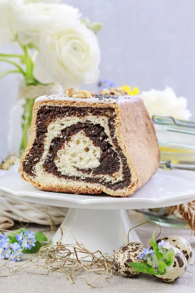 Poppy seed cake on easter table. — Stock Photo, Image