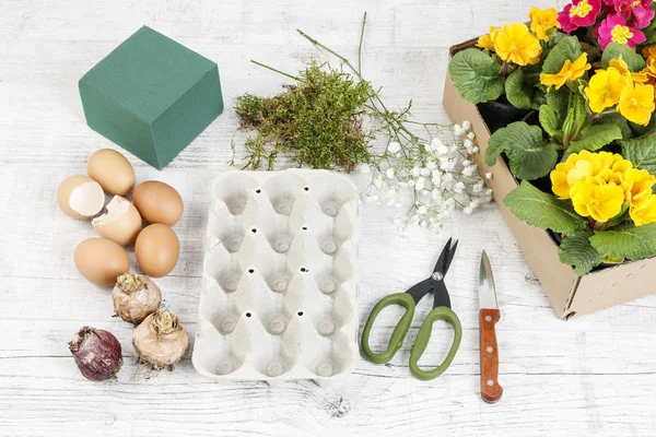 Wie man einfache Osterfloristik macht, Anleitung. — Stockfoto