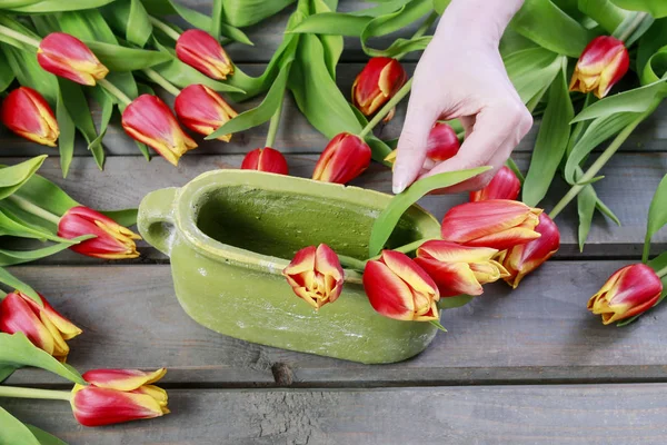 Floral arrangement with red tulips in green vintage ceramic vase — Stock Photo, Image