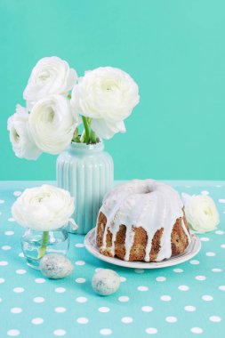 Beyaz Ranunculus (Farsça Buttercup) çiçekler ve geleneksel EAS