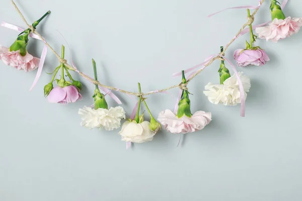 Guirnalda de flores para bodas u otras celebraciones — Foto de Stock