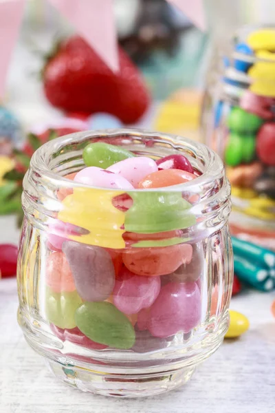 Tarro de vidrio con dulces . — Foto de Stock
