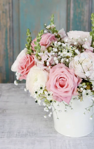 Bouquet of roses, matthiolas and ranunculus flowers — Stock Photo, Image