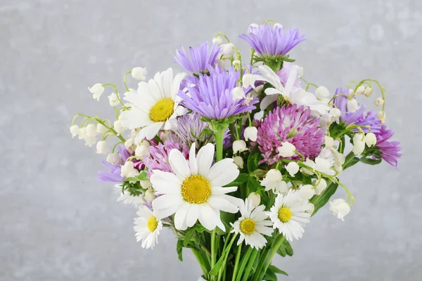 Cute bouquet of daisies, carnations, chamomile and lily of the v — Stock Photo, Image