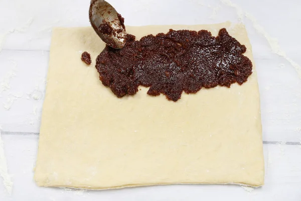 Как сделать шоколадное печенье — стоковое фото