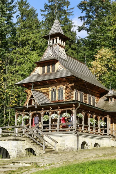 Zakopane, polen - 18. juni 2017: jaszczurowka, berühmte hölzerne ch — Stockfoto