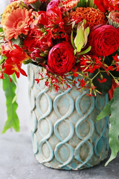 Red and orange bouquet with roses, gerberas, carnations and free — Stock Photo, Image