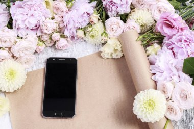 Gül, lisianthus, dahlia, şakayık ve çiçekçi aksesuarları woo