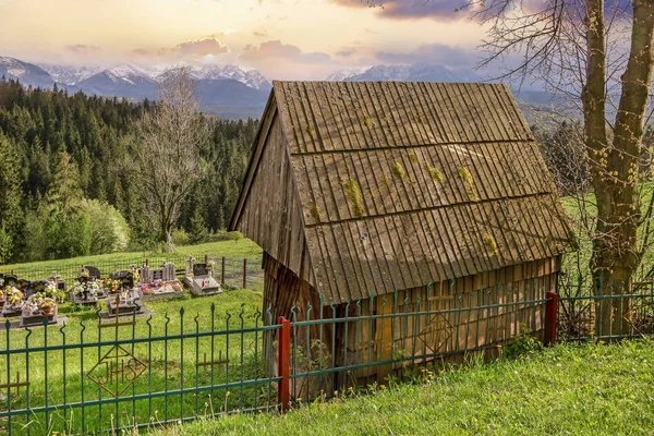 波兰Zakopane - 2016年5月16日：山区的木制小屋. — 图库照片