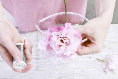 Nasıl çiçek taç yapmak, öğretici.