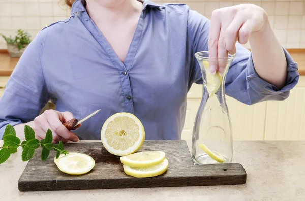 How to make lemonade, step by step, tutorial. — Stock Photo, Image