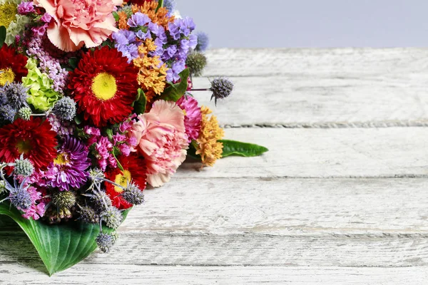 Ramo de bodas con claveles y astros — Foto de Stock