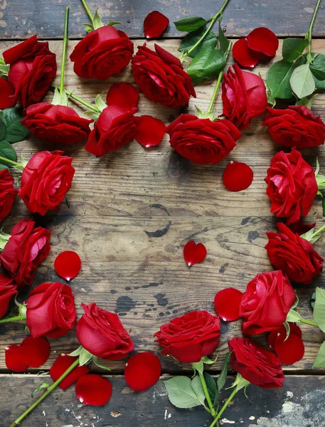 Red roses on wooden background — Stock Photo, Image