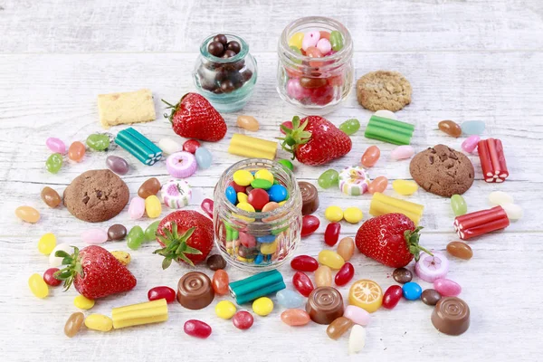 Tarro de vidrio con dulces . — Foto de Stock