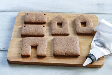 Nasıl gingerbread house, adım adım, öğretici yapmak.