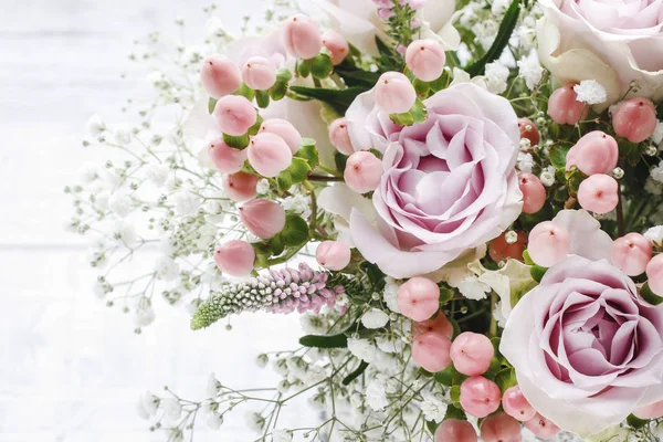 Bouquet da sposa con rose rosa — Foto Stock