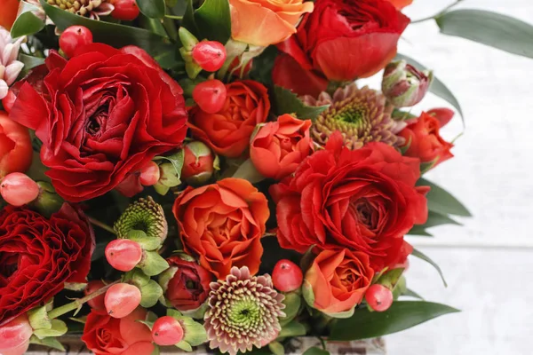 Fondo de flores con rosas, clavel y flores de ranúnculo . —  Fotos de Stock