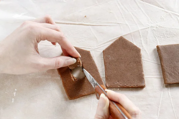 Hvordan lage pepperkakehus. Andre trinn - forbered hus w – stockfoto