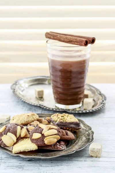 Christmas irish coffee and sweet biscuits on the table. — Stock Photo, Image