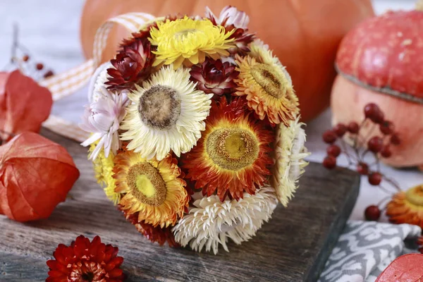 Decorative ball made of helichrysum bracteatum, everlasting flow — Stock Photo, Image