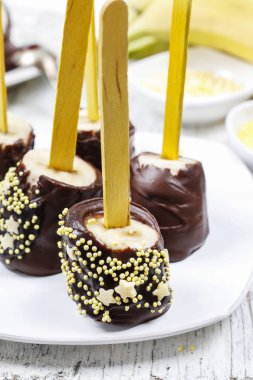 çikolata batırılmış muz.