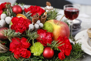 Nasıl noel çiçek düzenleme öğretici yapmak.