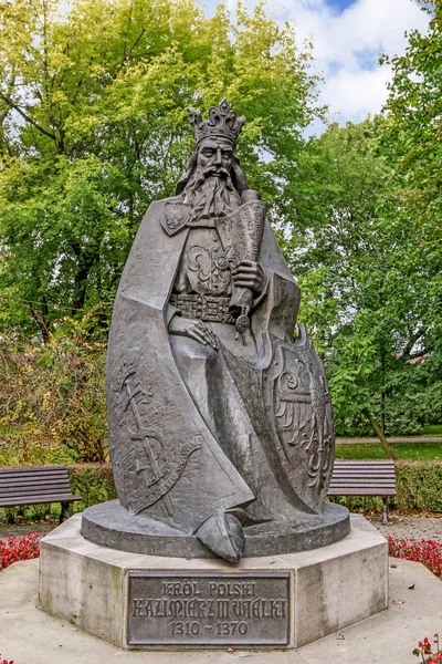 SKAWINA, POLAND - OCTOBER 04, 2017: Statue of polish king Casimi — Stock Photo, Image