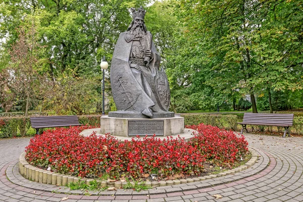 Skawina, Polen-04 oktober 2017: staty av polska kungen Casimi — Stockfoto